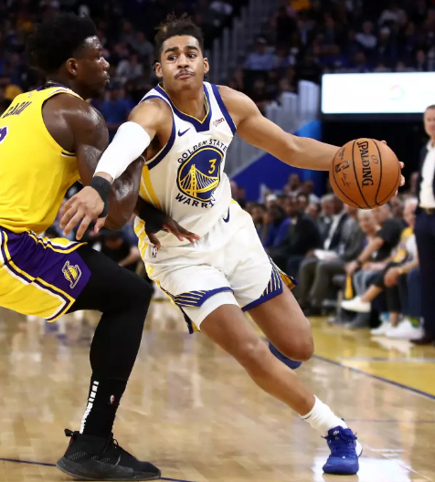 NBA新景象！杨瀚森与扎克·埃迪两位黄皮肤中锋跳球开场